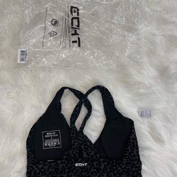 BRAND NEW! NEVER BEEN WORN! Black Crop Top - Picture 2 of 2